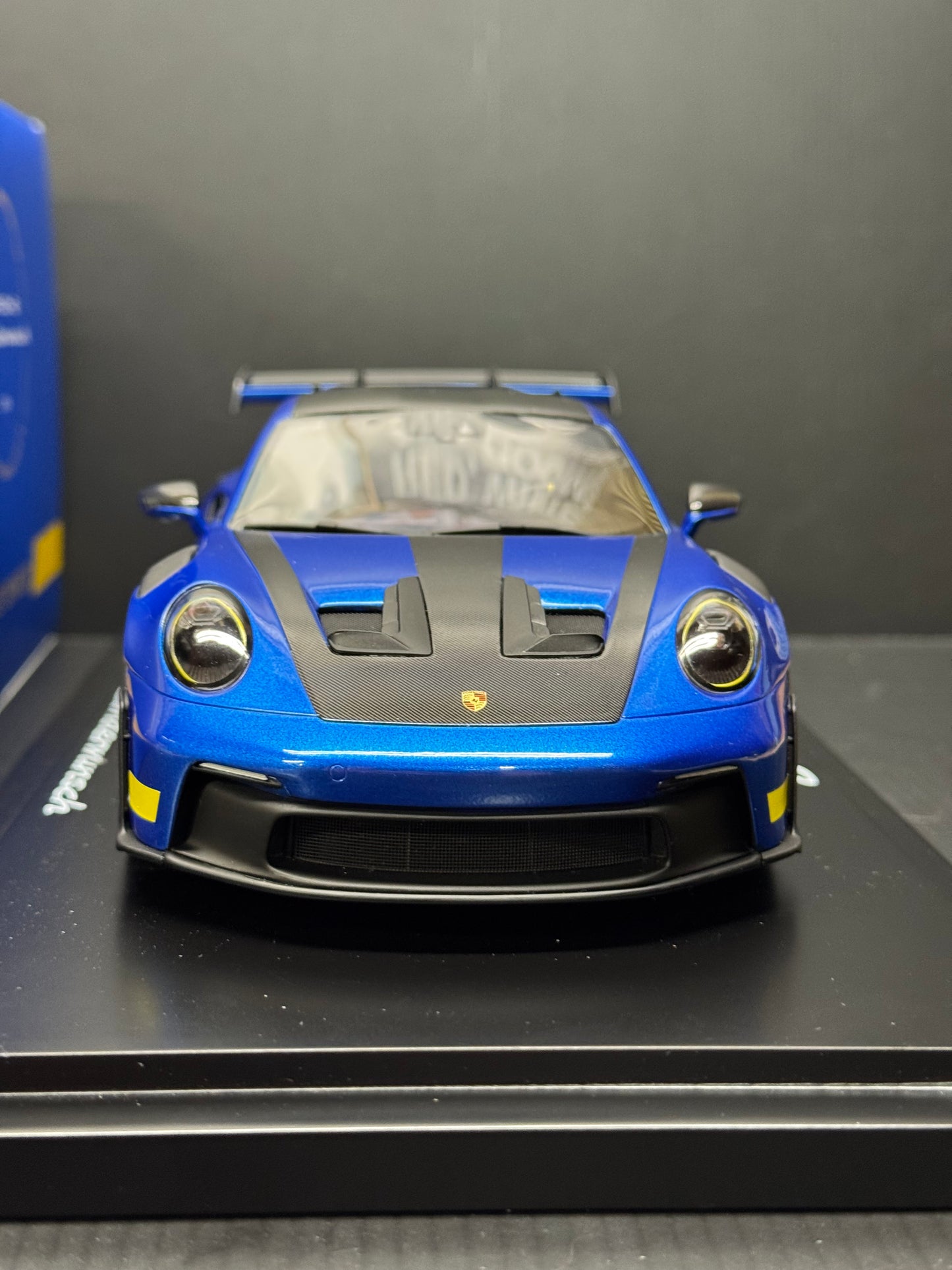 Porsche 911 992 GT3 RS Weissach Sonderwunsch Package  w/ Display Case 1/18 Spark
