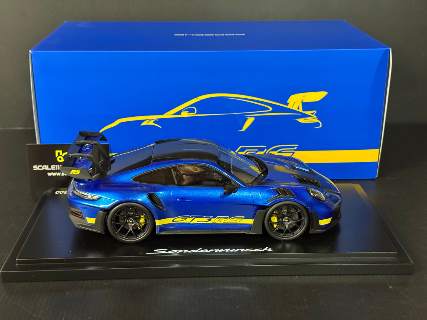 Porsche 911 992 GT3 RS Weissach Sonderwunsch Package  w/ Display Case 1/18 Spark