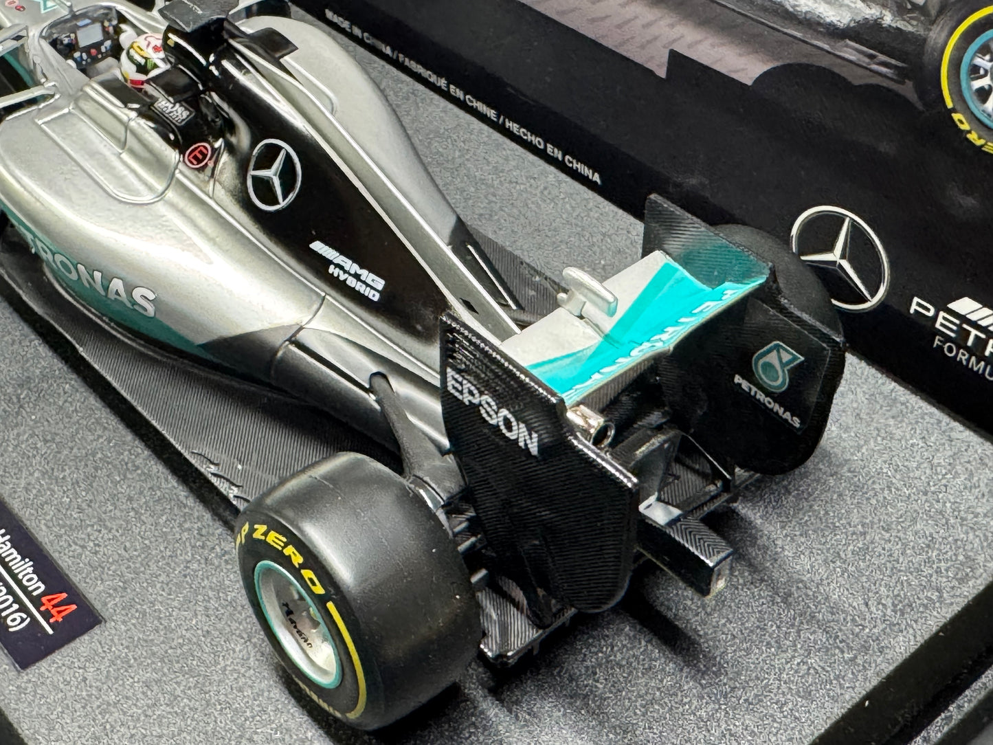 Bburago Mercedes Benz F1 W07 Lewis Hamilton #44 AMG Petronas 1/18 Model Car