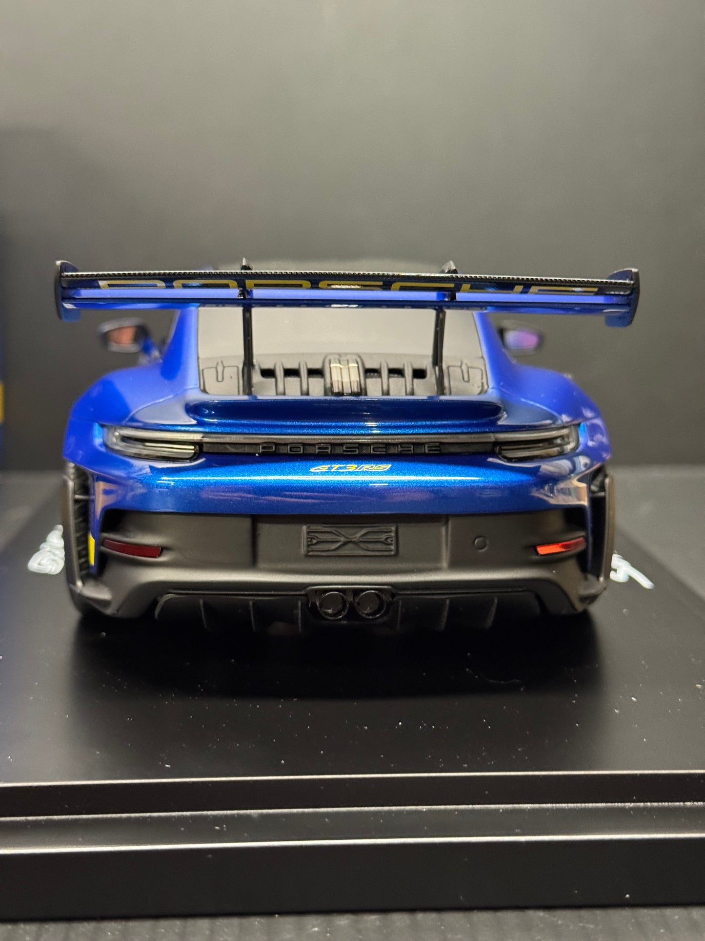 Porsche 911 992 GT3 RS Weissach Sonderwunsch Package  w/ Display Case 1/18 Spark