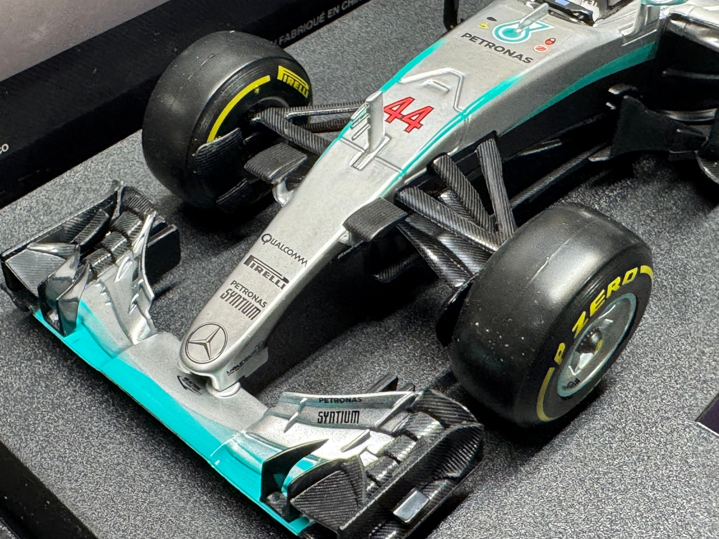 Bburago Mercedes Benz F1 W07 Lewis Hamilton #44 AMG Petronas 1/18 Model Car