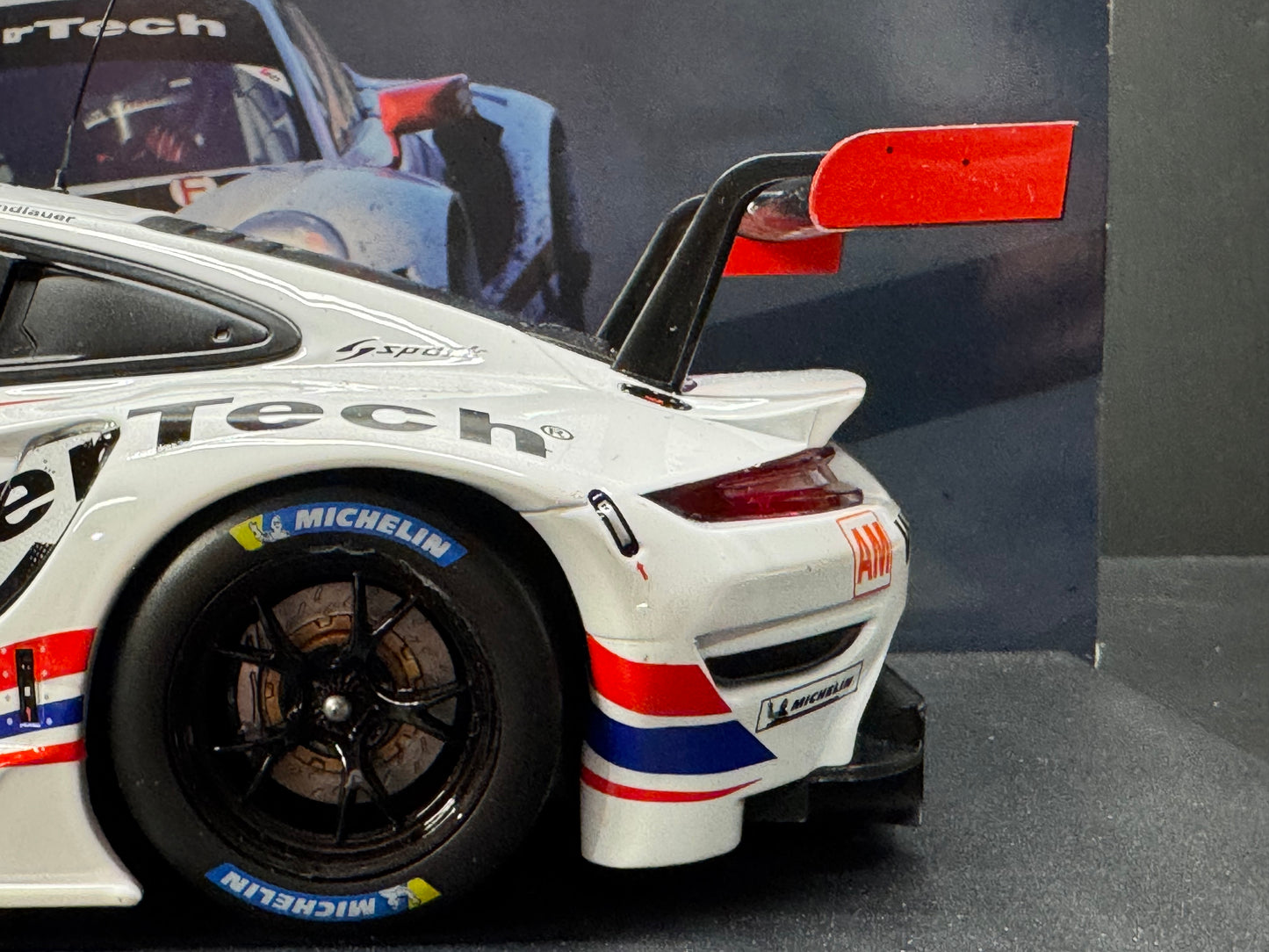 PORSCHE 911 RSR-19 #79 2ND PL GTE AM 24H LE MANS 2022 1/18 DIECAST MODEL BY IXO