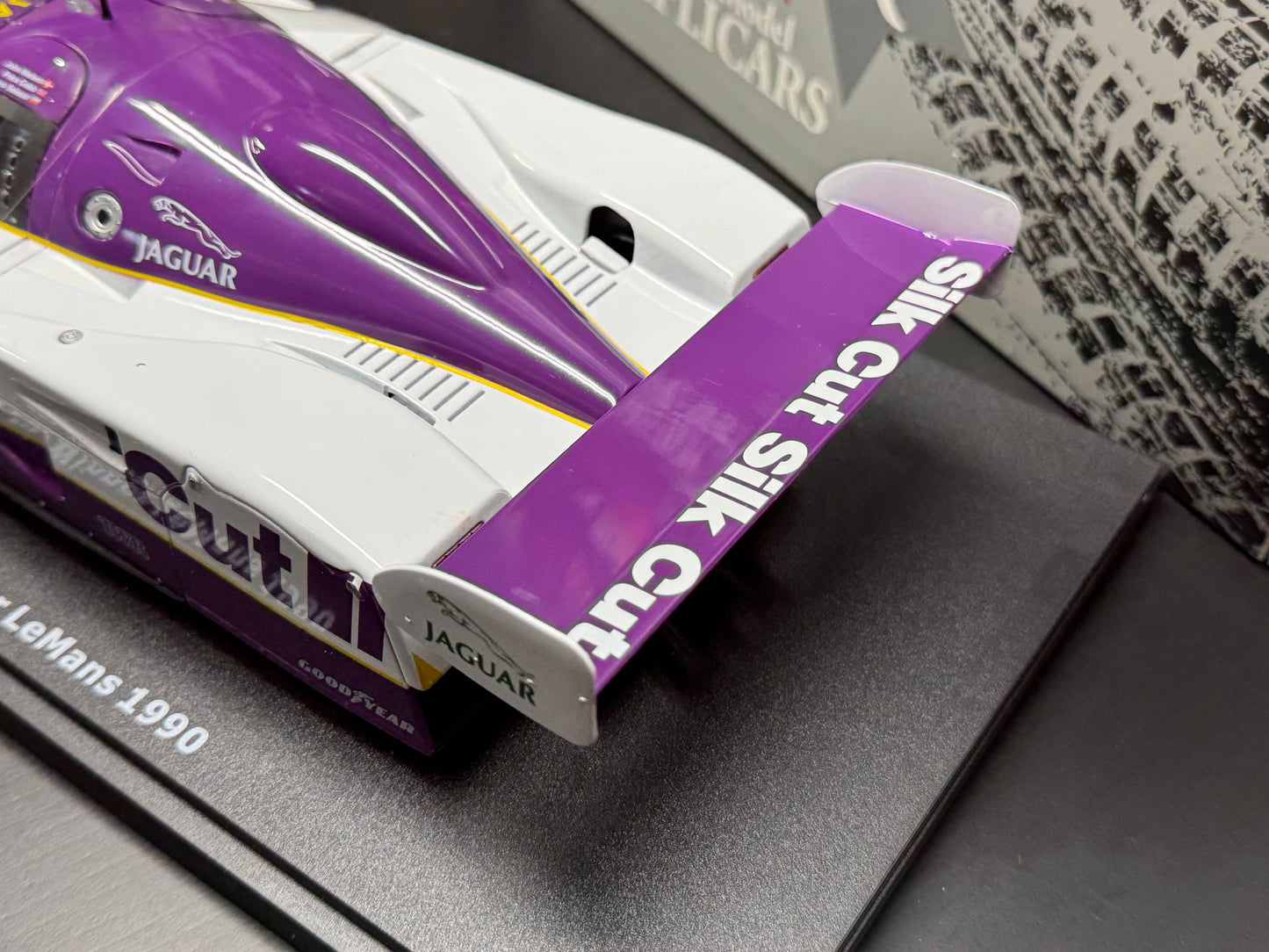 Jaguar XJR9 V12 Silk Cut Racing LeMans Winner 1990 Diecast 1:18 Scale CMR