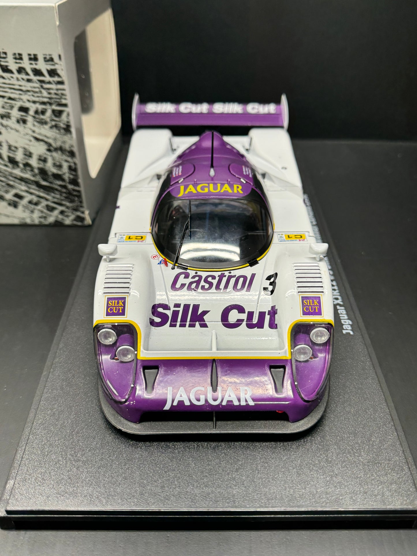 Jaguar XJR9 V12 Silk Cut Racing LeMans Winner 1990 Diecast 1:18 Scale CMR