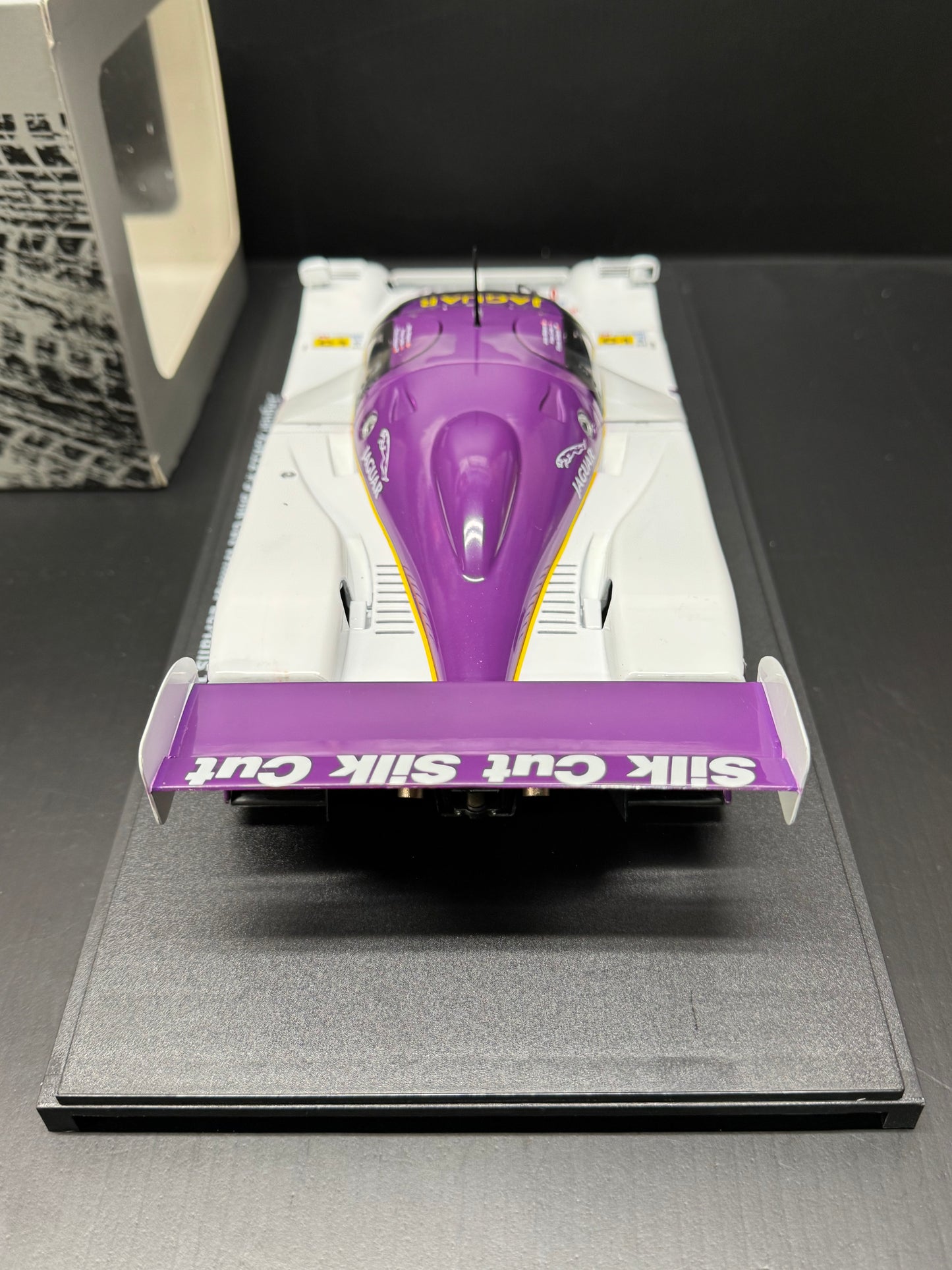 Jaguar XJR9 V12 Silk Cut Racing LeMans Winner 1990 Diecast 1:18 Scale CMR