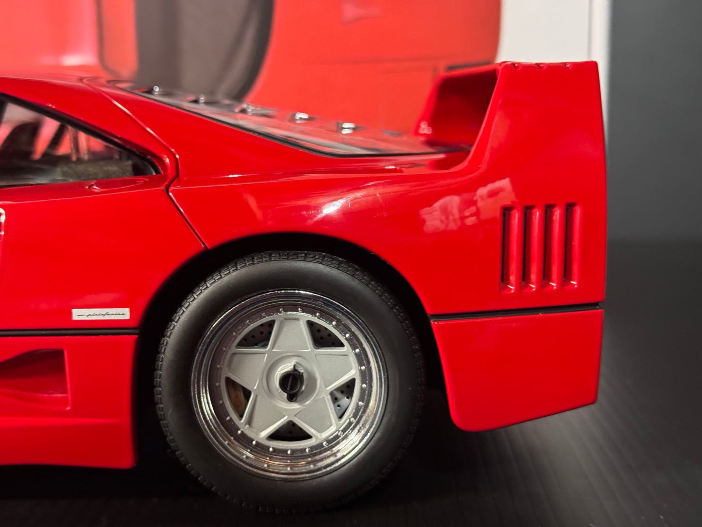 Ferrari F40 1987 1/12 Scale Diecast Model Car in Rosso Corsa by Norev 127902