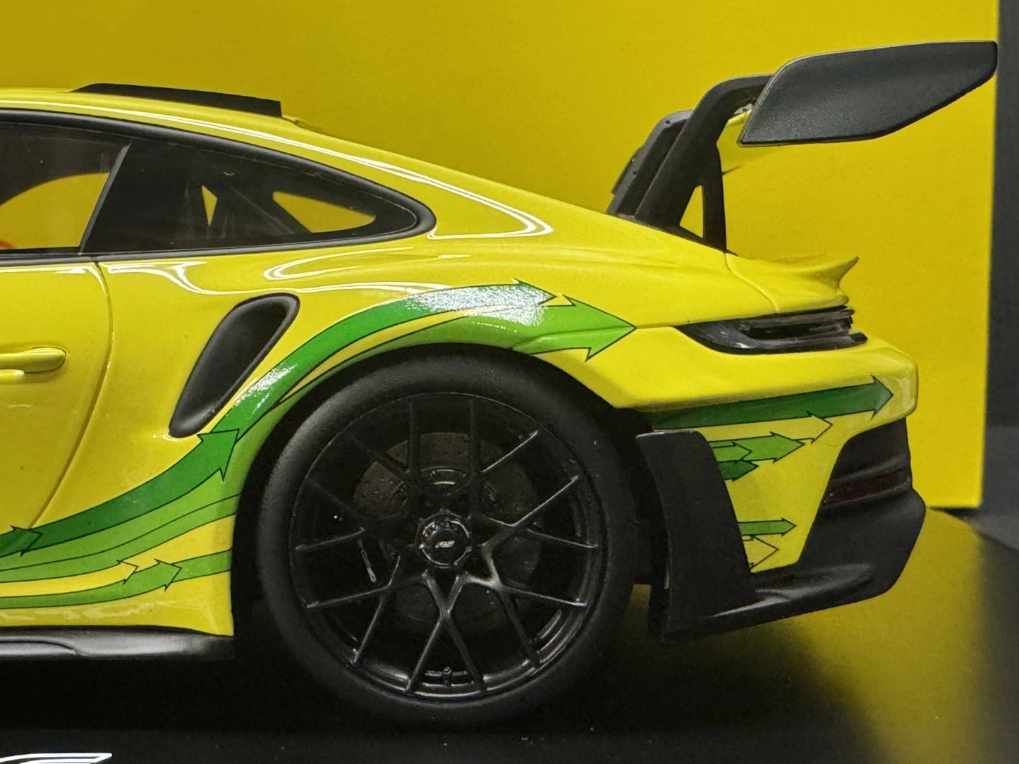 Porsche 992 911 GT3 RS Manthey Grello Dealer Edition 1/18 Scale Spark w/ Case