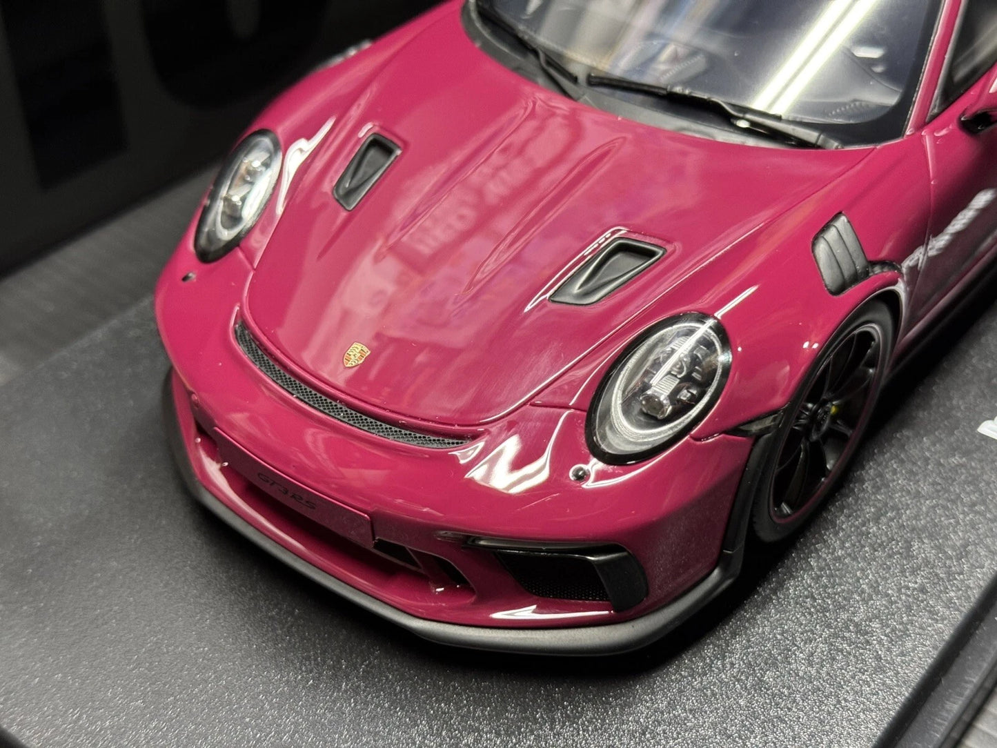 Porsche 911 991.2 GT3 RS Ruby Star Red 2019 1/18 Scale Model Car by GT Spirit GT911