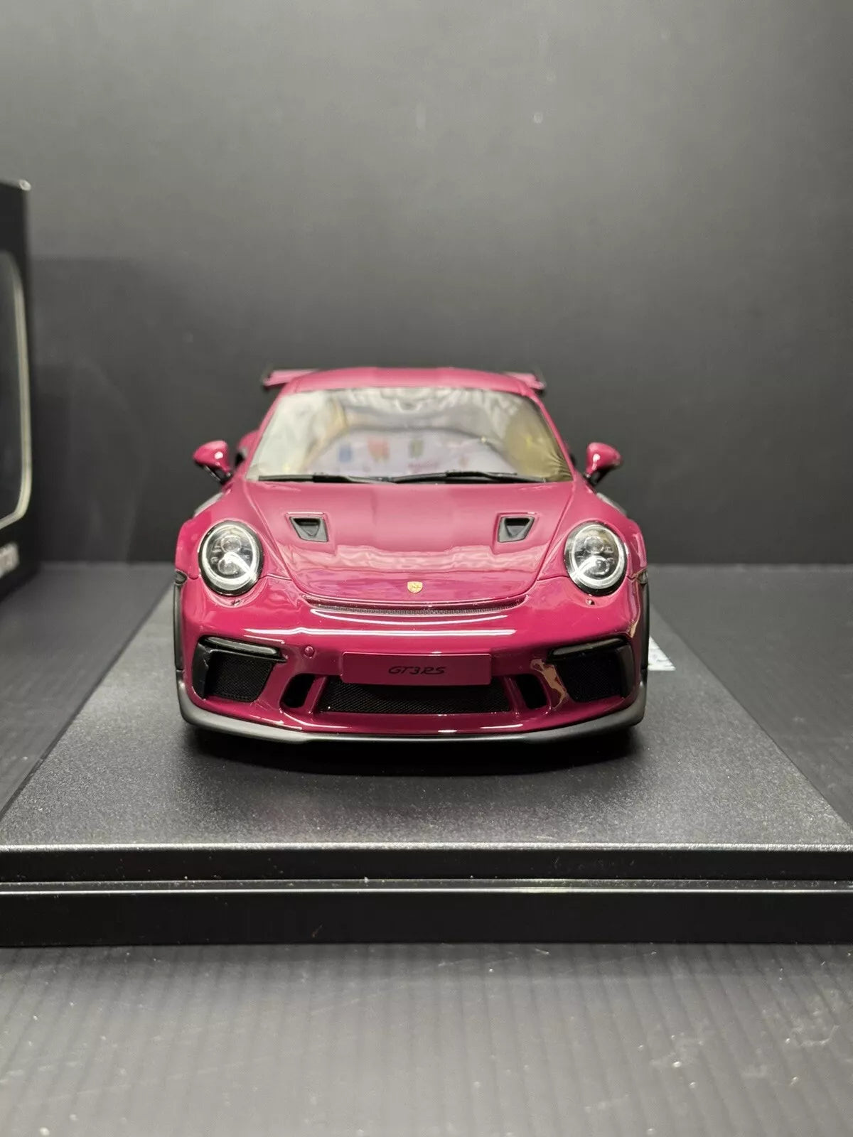 Porsche 911 991.2 GT3 RS Ruby Star Red 2019 1/18 Scale Model Car by GT Spirit GT911
