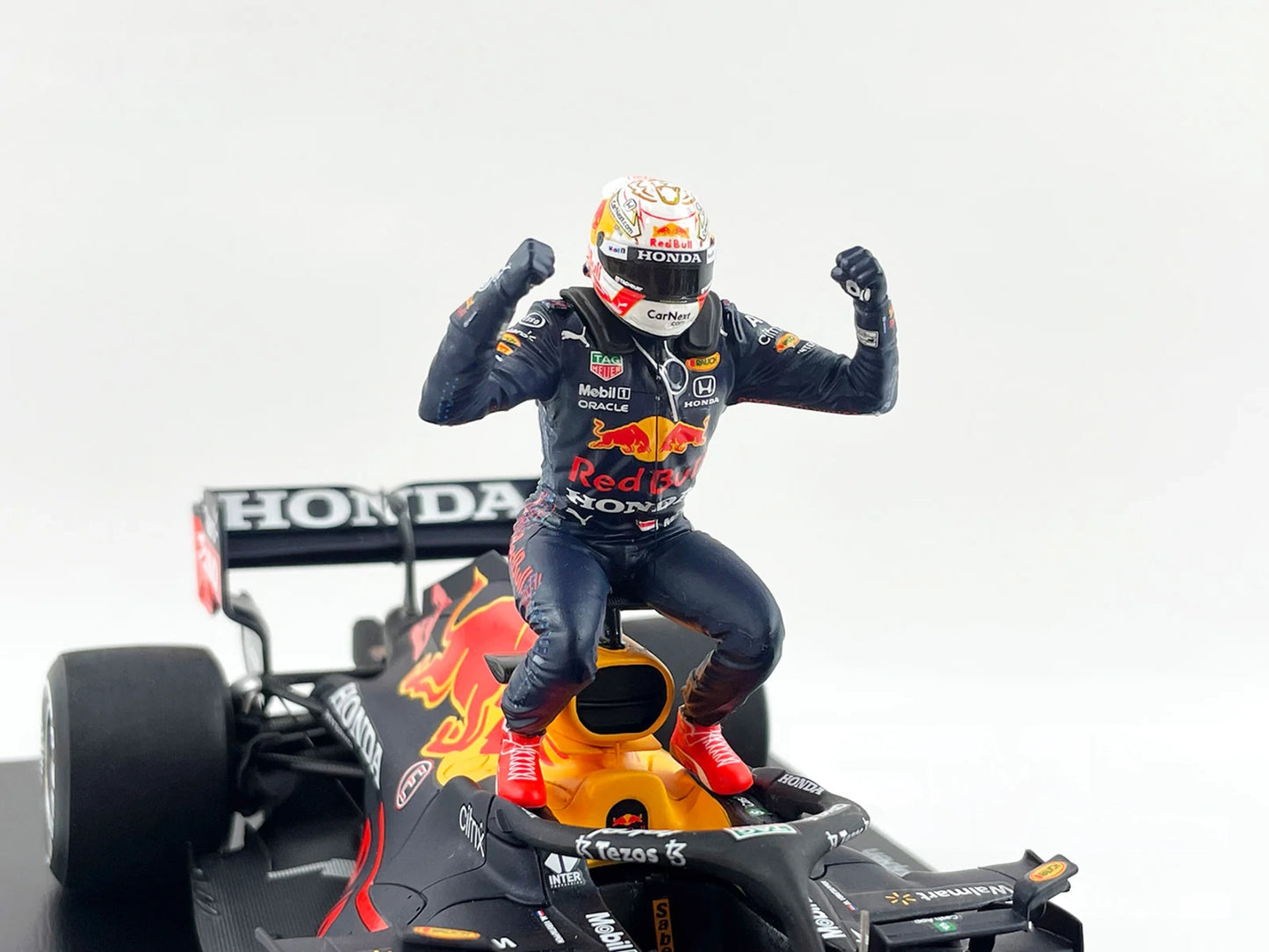 1/18 Scale Spark Red Bull F1 RB16B 33 Max Verstappen Monaco GP Winner