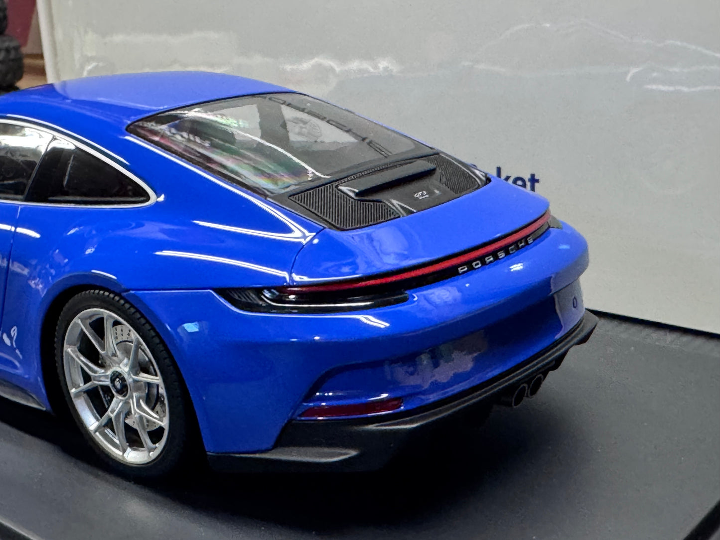 Porsche 911 992 GT3 Touring in Maritime Blue w/ Display Case 1/18 Spark Dealer WAP0211530PGT3