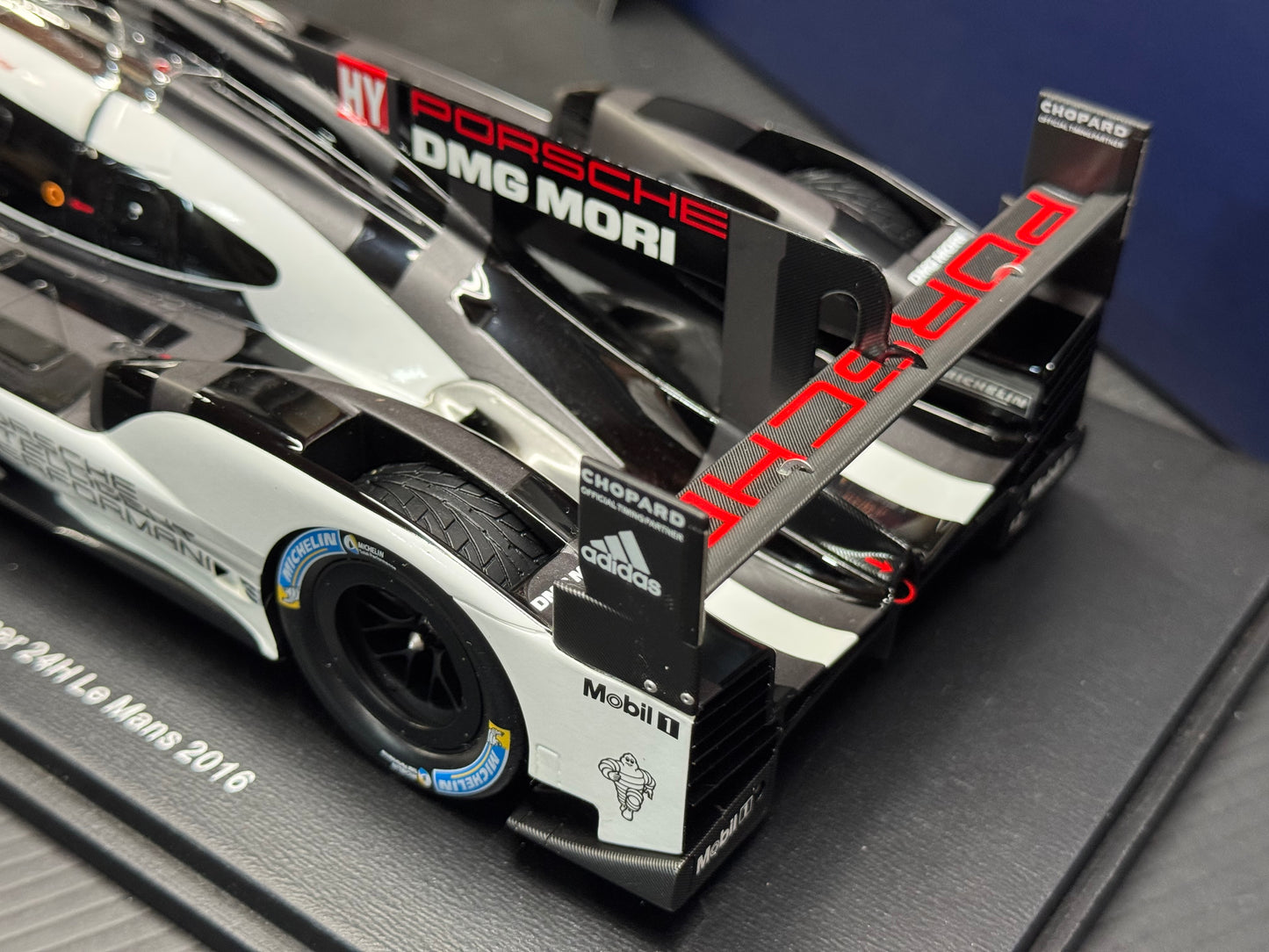 Porsche 919 Hybrid #2 Winner Le Mans 2016 Dumas Jani w/ Display Case 1/18 Spark