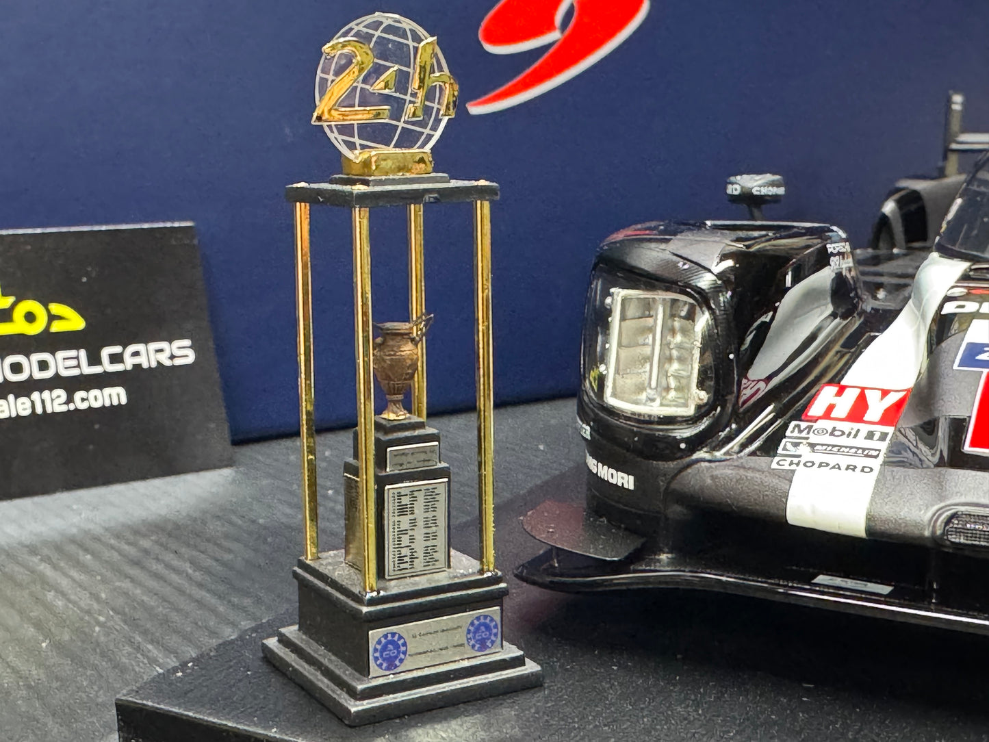 Porsche 919 Hybrid #2 Winner Le Mans 2016 Dumas Jani w/ Display Case 1/18 Spark