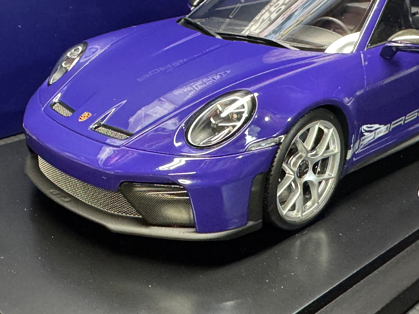 Porsche 911 992 GT3 Weissach Package in Ultraviolet w/ Display Case 1/18 Spark