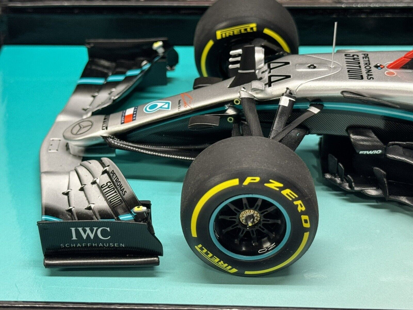 Mercedes W10 Lewis Hamilton #44 Monaco GP Winner GP Box Set 1/18 Minichamps