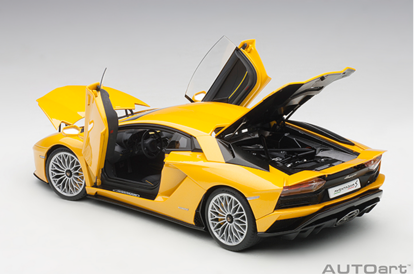 Lamborghini Aventador S Pearl Yellow AutoArt  2018 1/18 Diecast Model Car