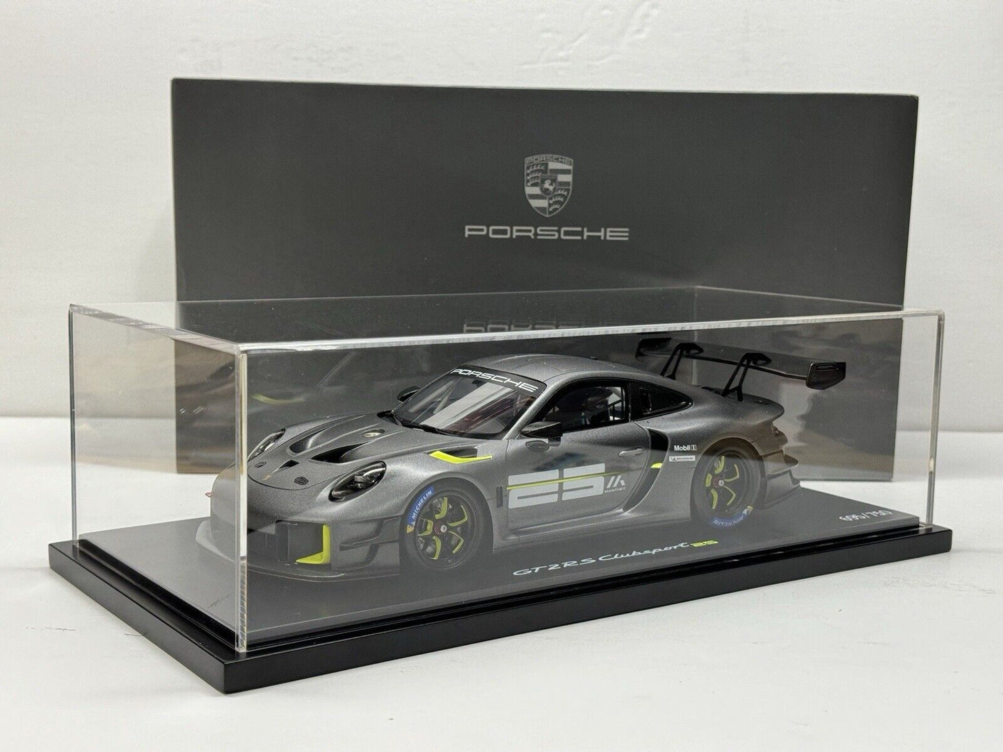 Porsche 911 GT2 RS Clubsport - Manthey Racing - w/ Case - 1/18 Spark Ltd. 2025