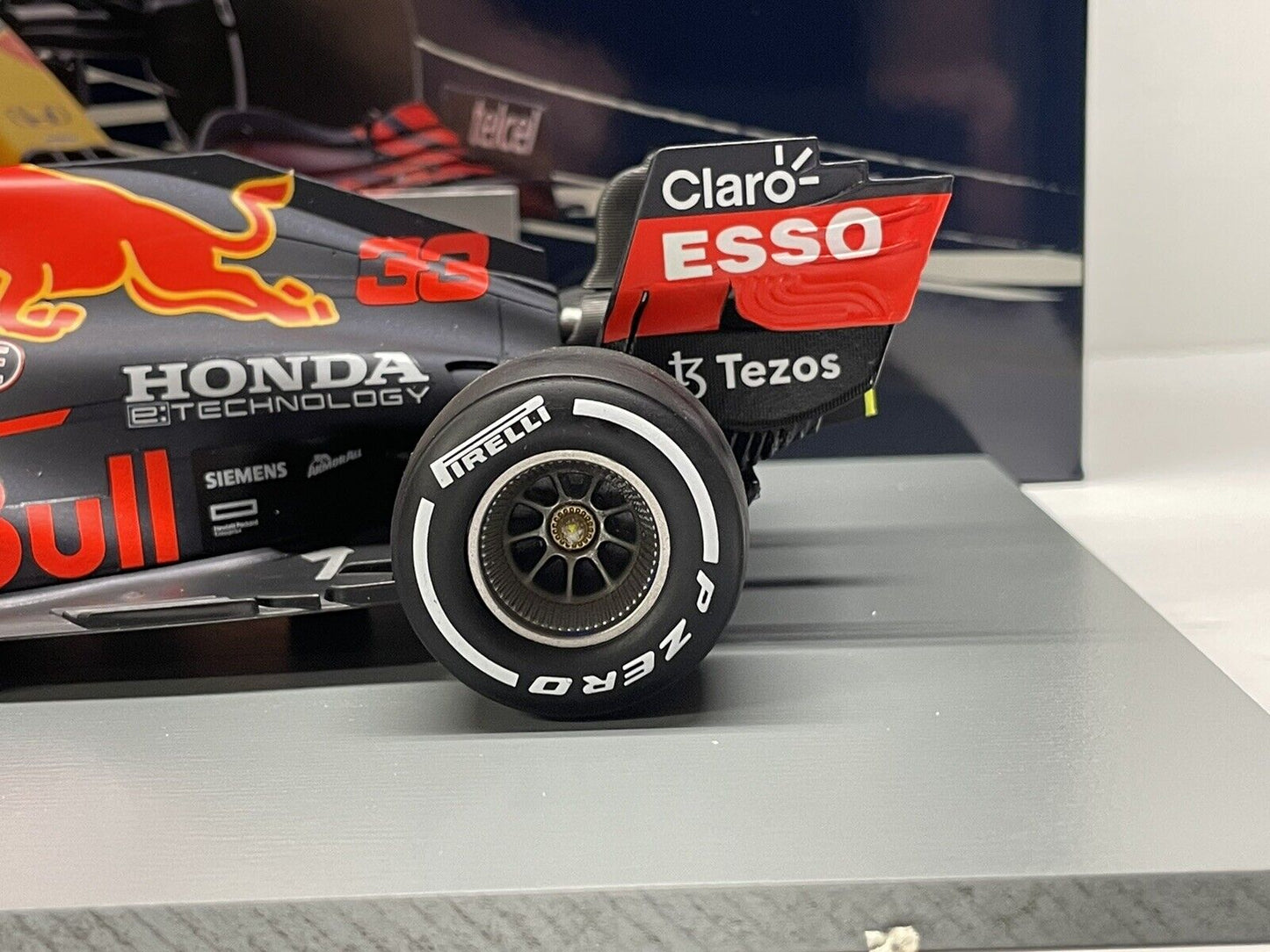 1/18 Scale Spark Red Bull Honda RB16B  Max Verstappen 2021 Dutch GP Winner