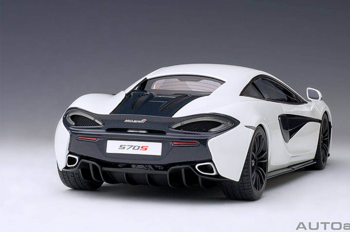 Mclaren 570S Mantis White 1/18 Model Car by Autoart