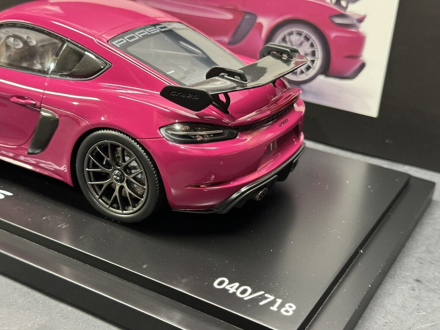 Porsche 718 GT4 RS Rubystone Red (982) w/ Display Case 1/18 Spark Dealer Edition