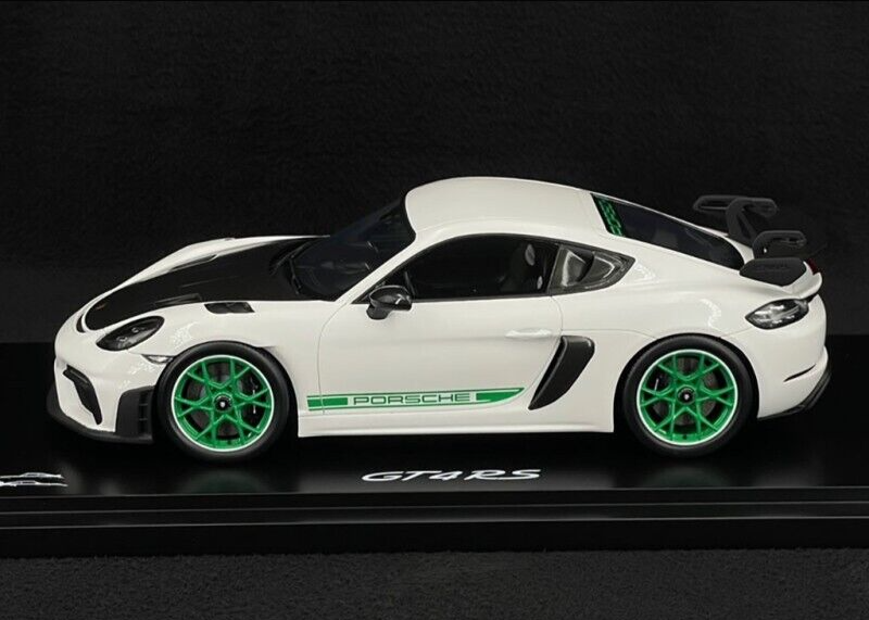 Porsche 718 GT4 RS White w/ Green wheels Carrera RS 2.7 tribute 1/18 Spark