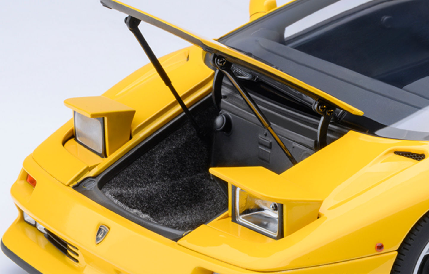 1/18 Scale Lamborghini Diablo SE30 JOTA 1994 Yellow Model Car by AUTOart