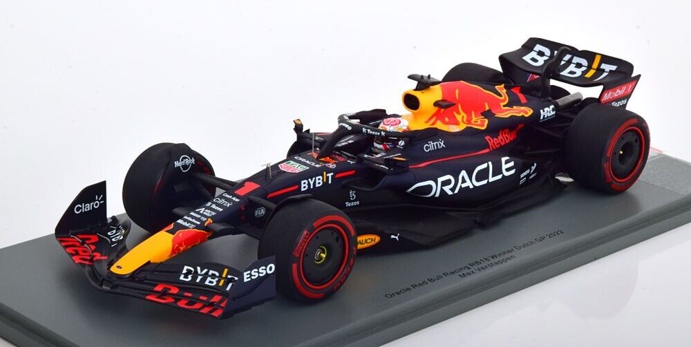 2022 Red Bull Racing RB18 #33 Max Verstappen Winner Dutch GP 1/18 Spark Model