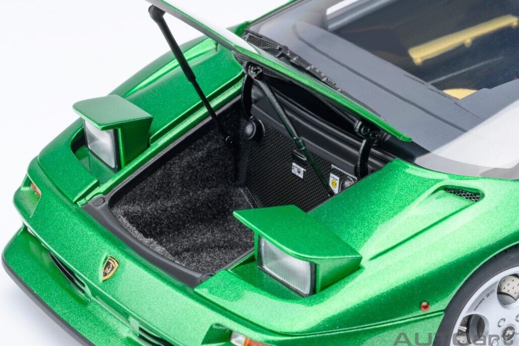 1/18 Scale Lamborghini Diablo SE30 JOTA 1994 Green Model Car by AUTOart