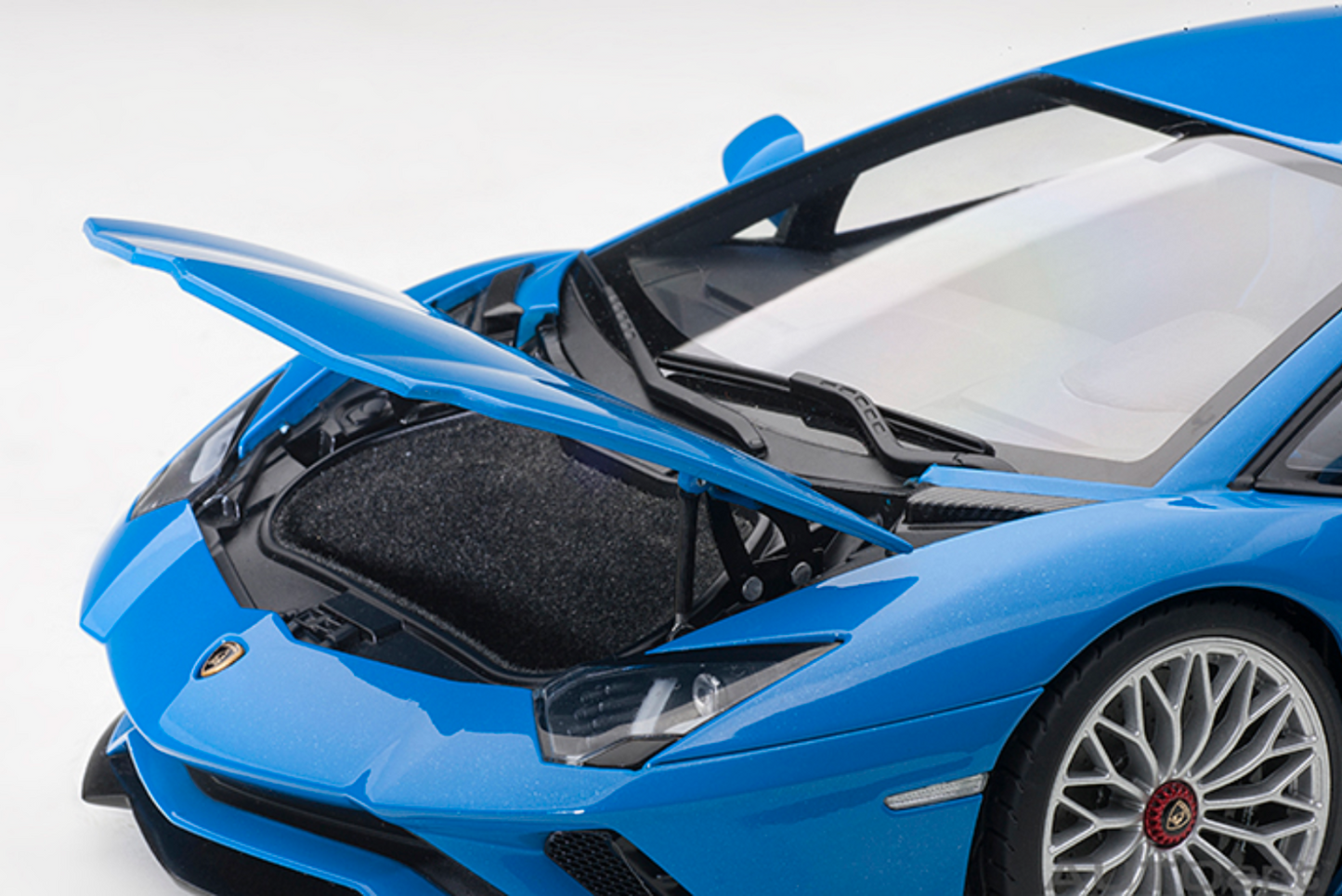 Lamborghini Aventador S Blu Nila/ Pearl Blue AutoArt 1/18 Diecast Model Car