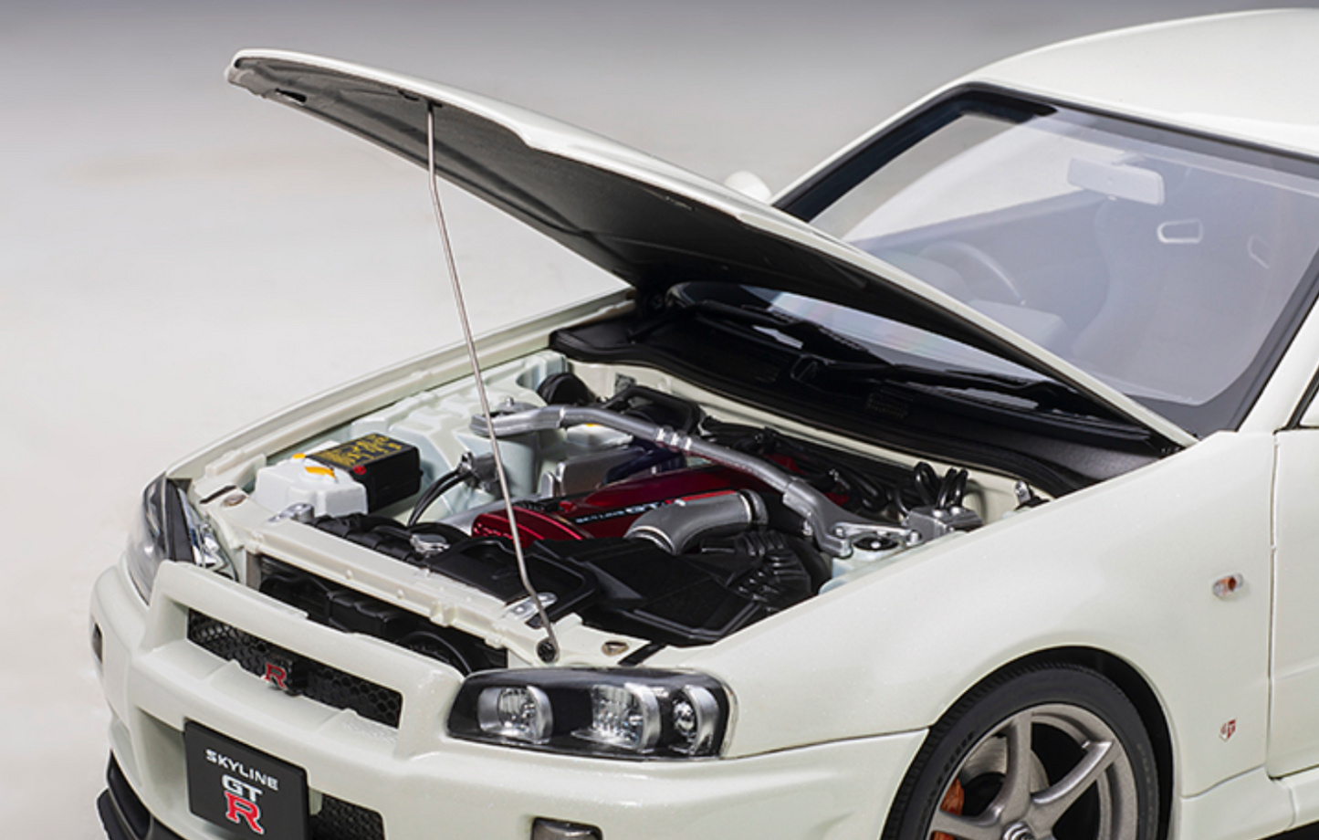 Nissan Skyline GT-R (R34) V-spec II White Pearl Model Car 1/18 Scale Autoart