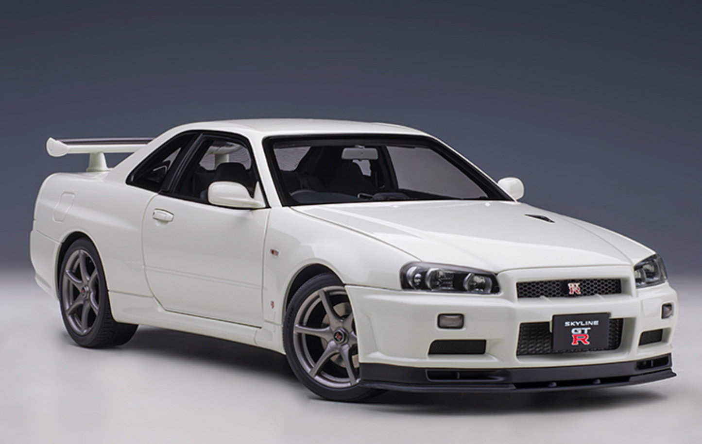 Nissan Skyline GT-R (R34) V-spec II White Pearl Model Car 1/18 Scale Autoart