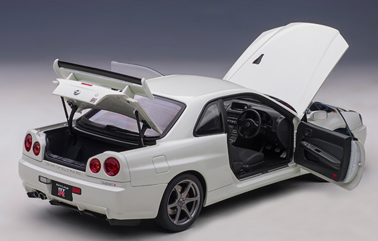 Nissan Skyline GT-R (R34) V-spec II White Pearl Model Car 1/18 Scale Autoart