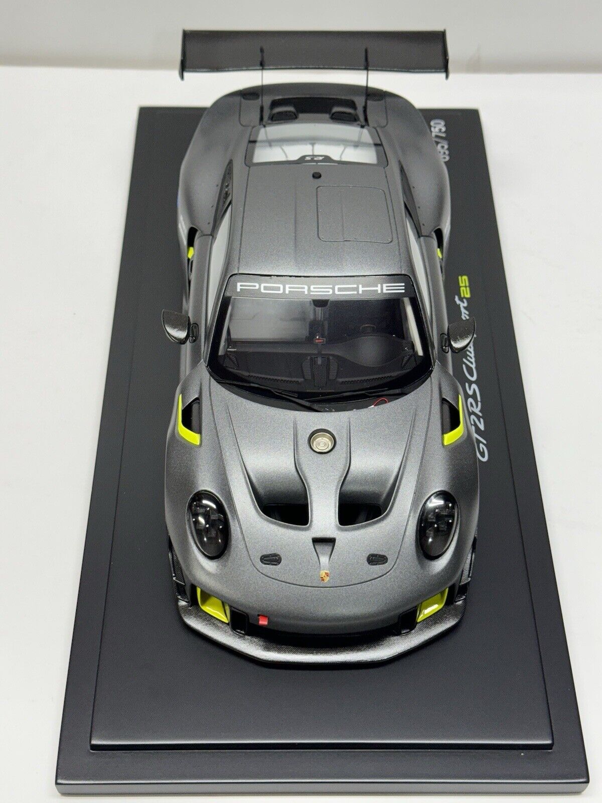 Porsche 911 GT2 RS Clubsport - Manthey Racing - w/ Case - 1/18 Spark Ltd. 2025