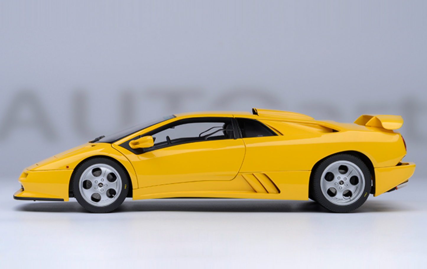 1/18 Scale Lamborghini Diablo SE30 JOTA 1994 Yellow Model Car by AUTOart