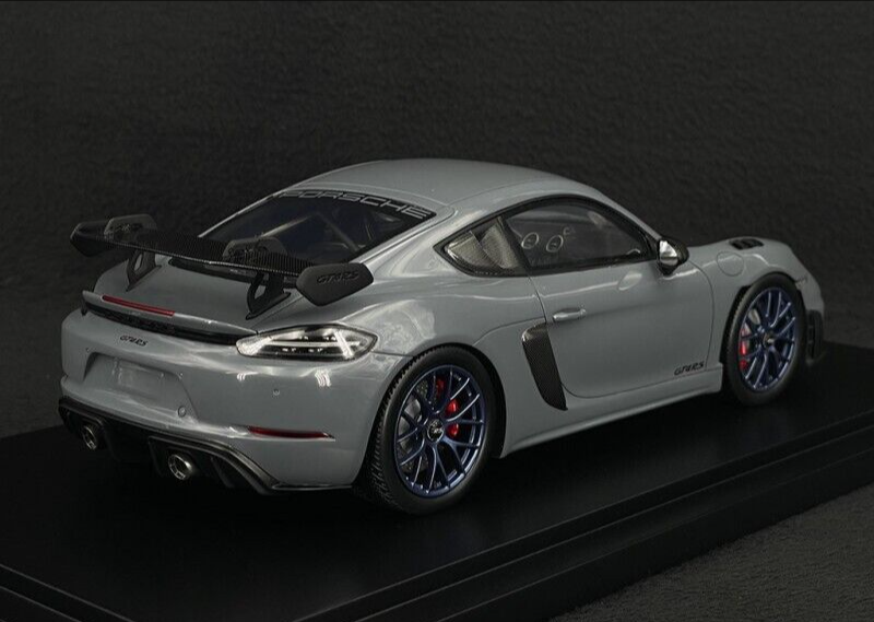 Porsche 718 GT4 RS Arctic Gray (982) w/ Display Case 1/18 Spark Dealer Edition