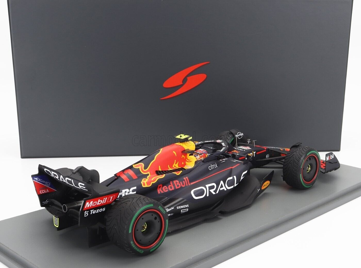 1/18 Spark 2022 Red Bull Racing RB18 #11 Sergio Perez Singapore GP Winner