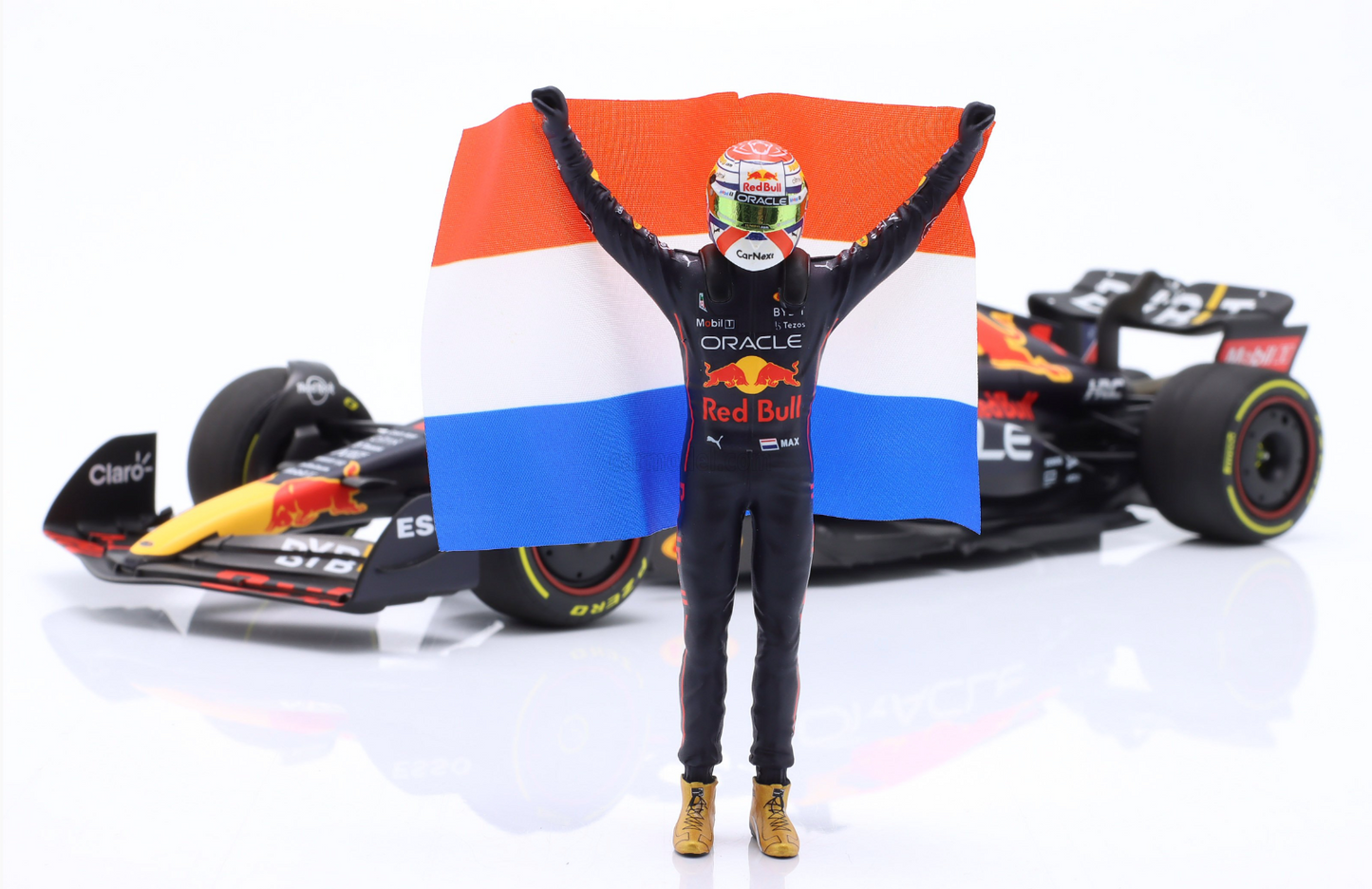 1/18 Minichamps M. Verstappen Red Bull RB18 #1 Winner Dutch GP  Box Set