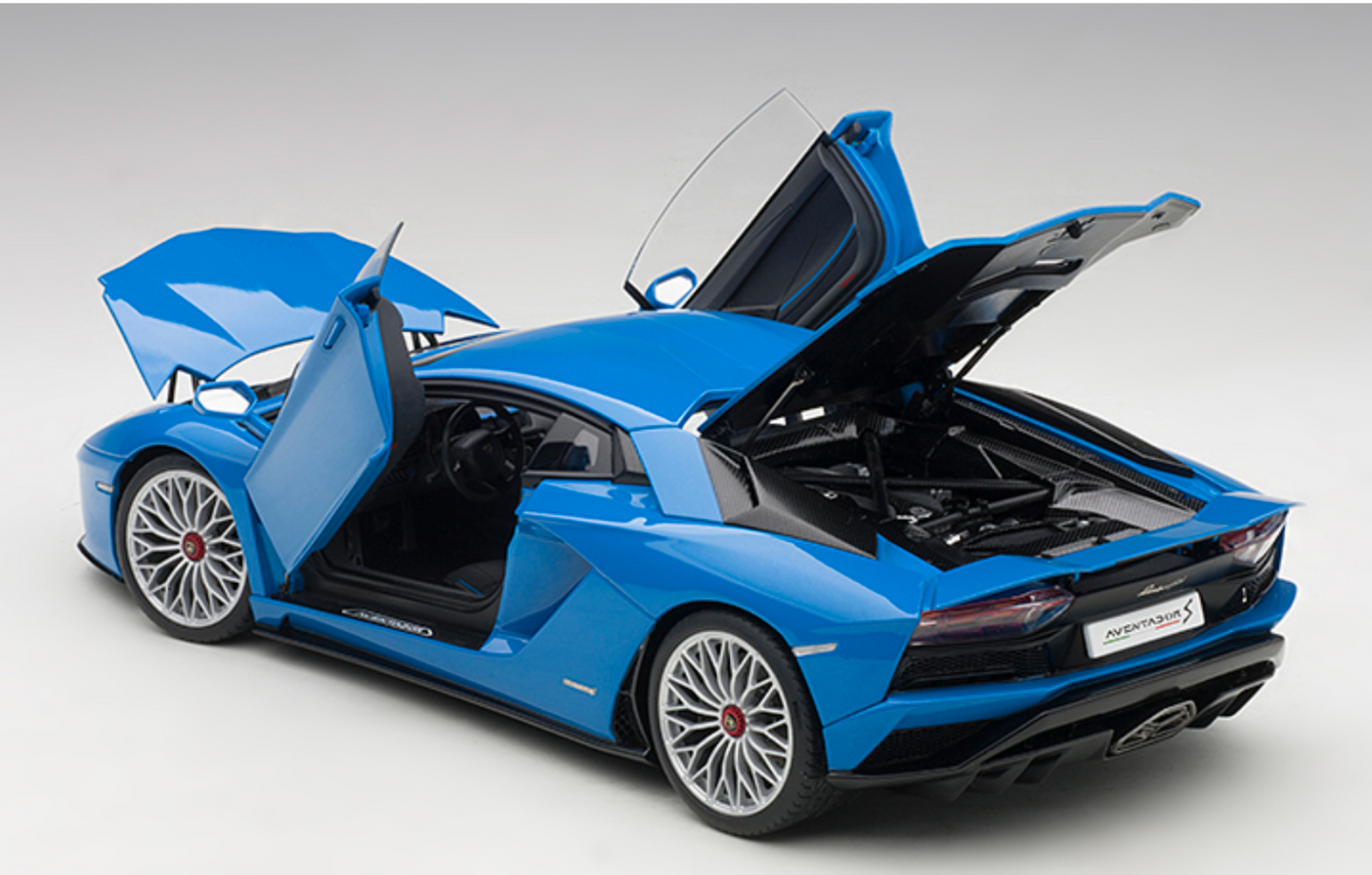 Lamborghini Aventador S Blu Nila/ Pearl Blue AutoArt 1/18 Diecast Model Car