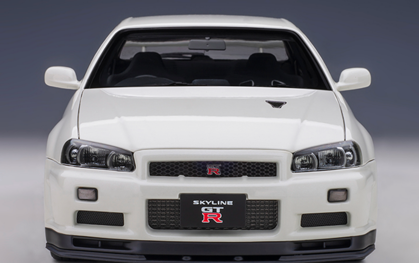 Nissan Skyline GT-R (R34) V-spec II White Pearl Model Car 1/18 Scale Autoart