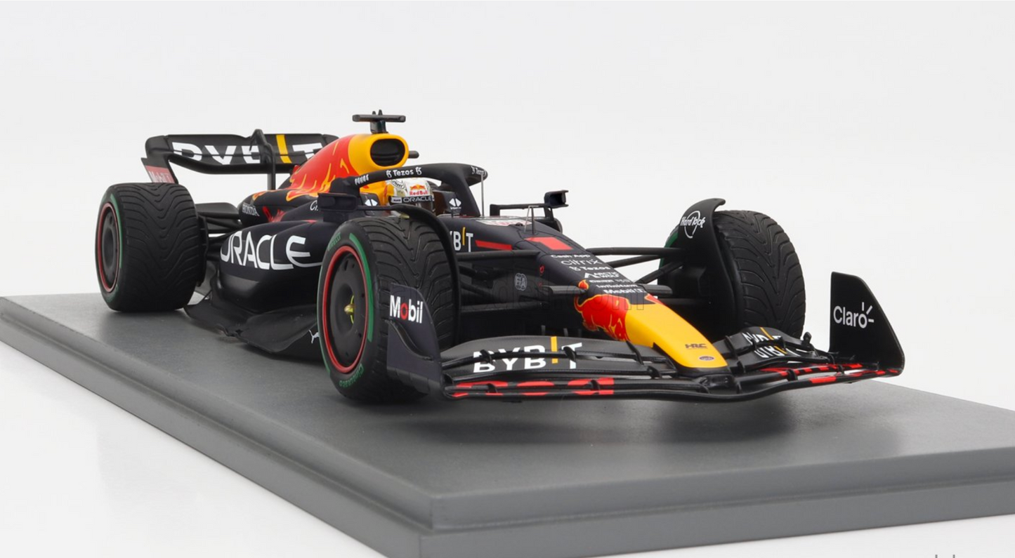 1/18 Spark 2022 Red Bull Racing RB18 #33 Max Verstappen Winner Japan GP