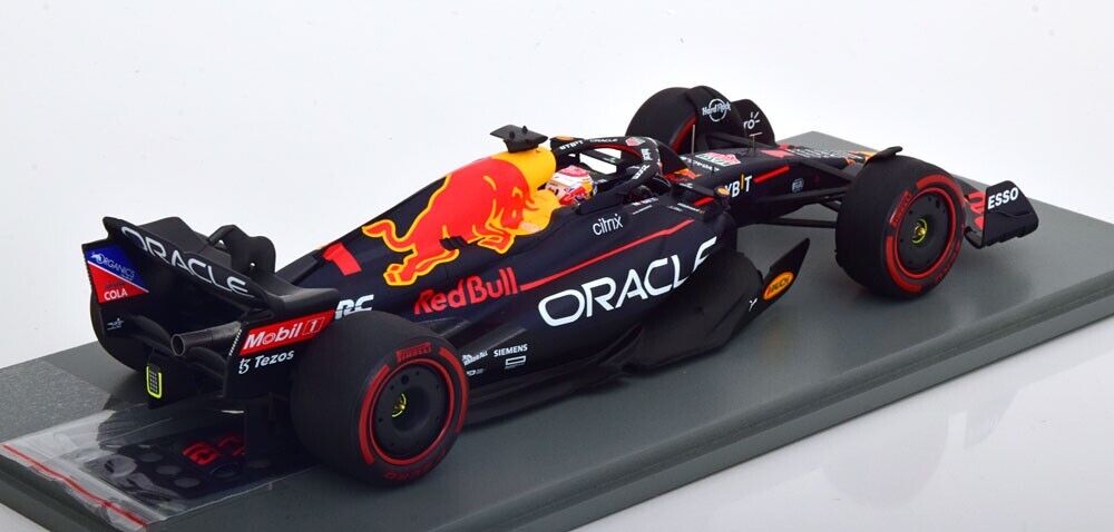 2022 Red Bull Racing RB18 #33 Max Verstappen Winner Dutch GP 1/18 Spark Model