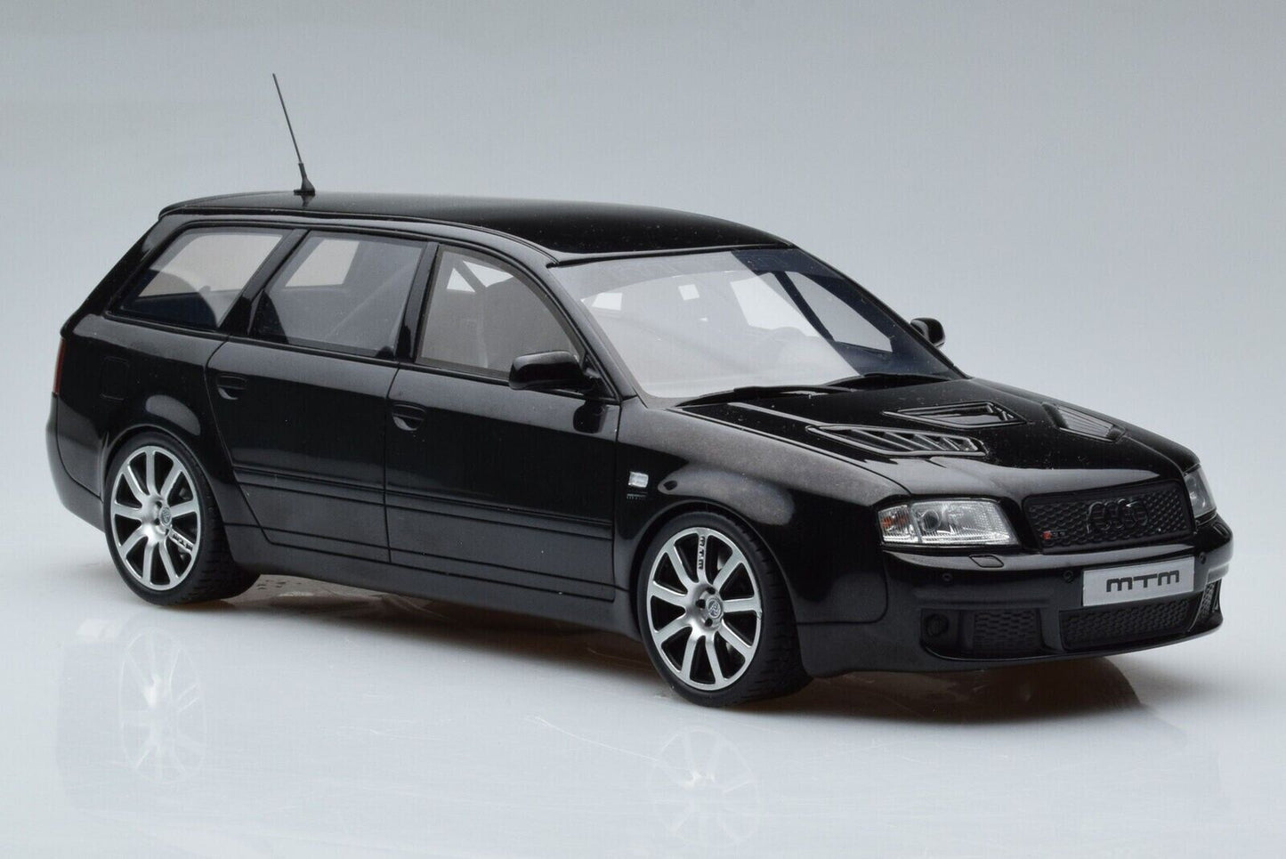 Audi RS6 Avant MTM Clubsport Black 2004 Resin Model Car 1/18 Scale By Ottomobile