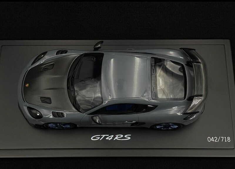 Porsche 718 GT4 RS Arctic Gray (982) w/ Display Case 1/18 Spark Dealer Edition