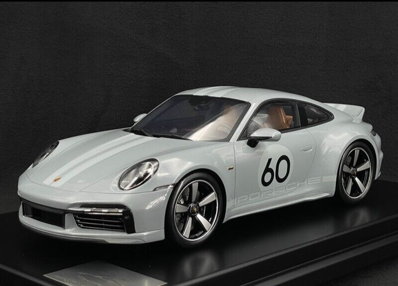 Porsche 911 Sport Classic (992) w/ Display Case - Dealer Edition - 1/12 Spark