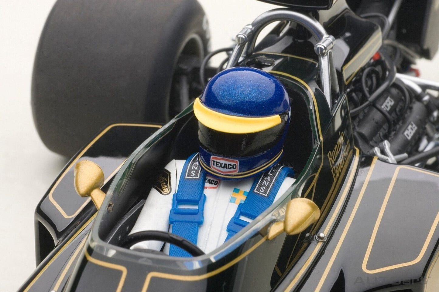 1/18 SCALE AUTOART LOTUS 72E 1973 RONNIE PETERSON #2 MODEL CAR