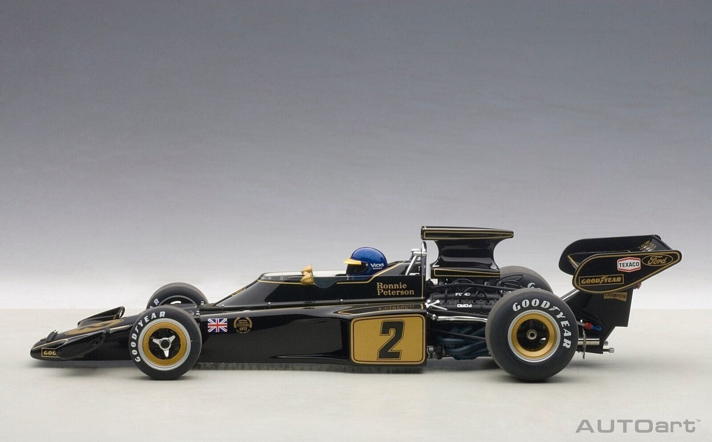 1/18 SCALE AUTOART LOTUS 72E 1973 RONNIE PETERSON #2 MODEL CAR