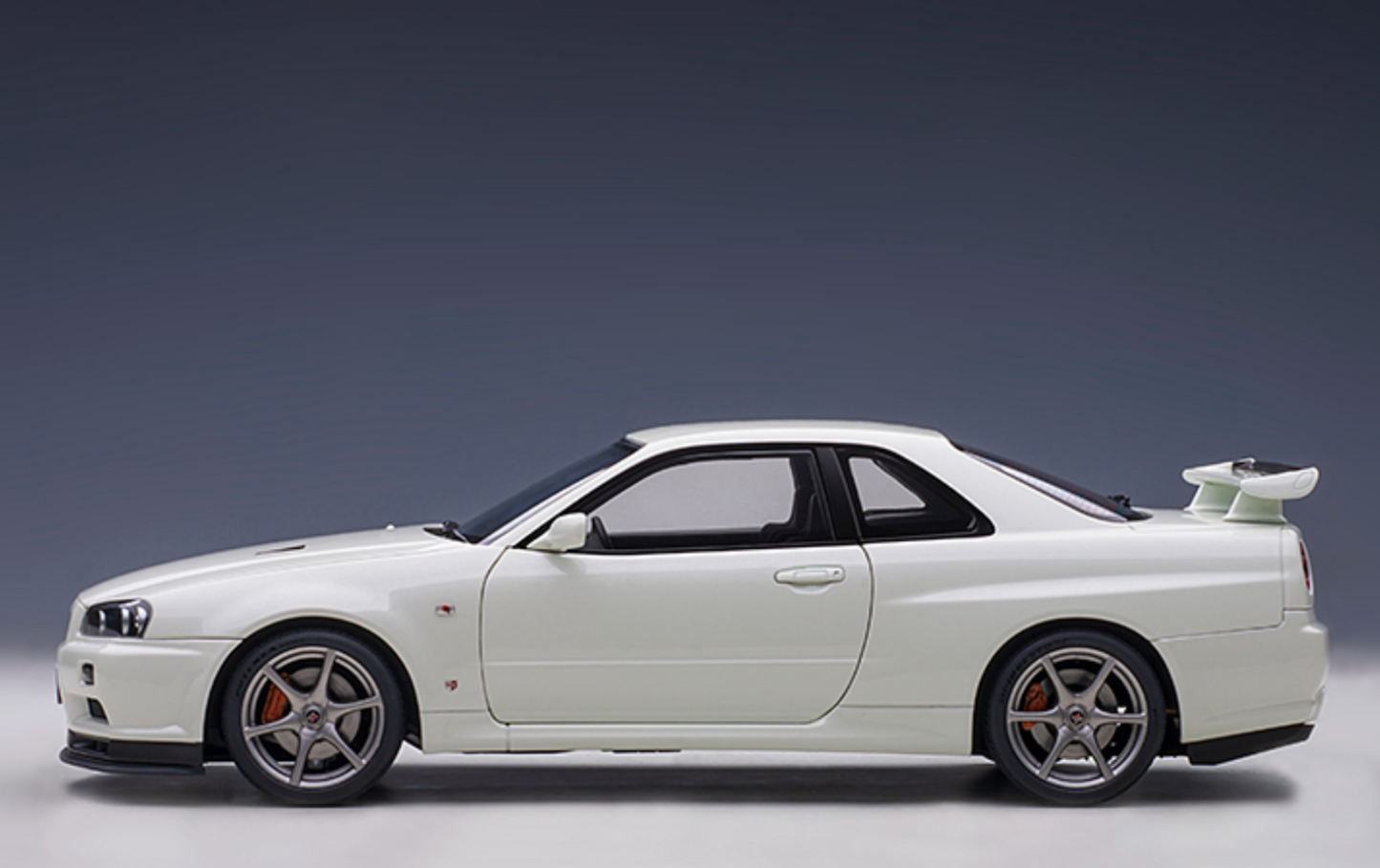 Nissan Skyline GT-R (R34) V-spec II White Pearl Model Car 1/18 Scale Autoart