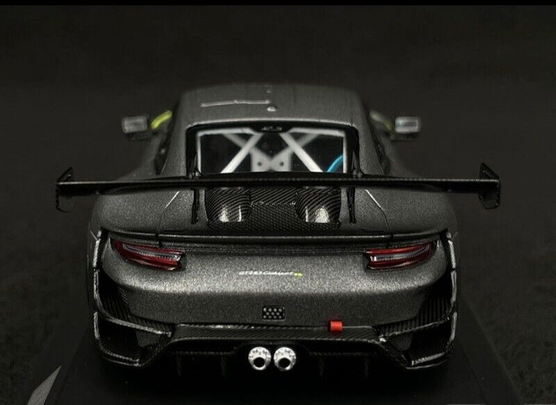 Porsche 911 GT2 RS Clubsport - Manthey Racing - w/ Case - 1/43 Spark Ltd. 2025