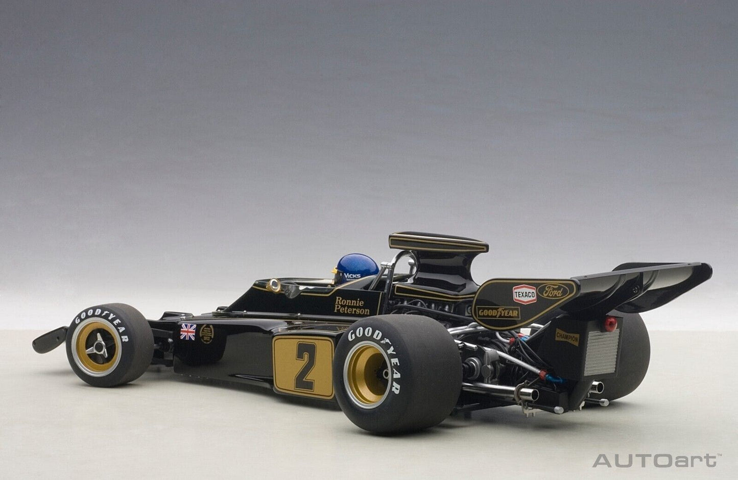 1/18 SCALE AUTOART LOTUS 72E 1973 RONNIE PETERSON #2 MODEL CAR