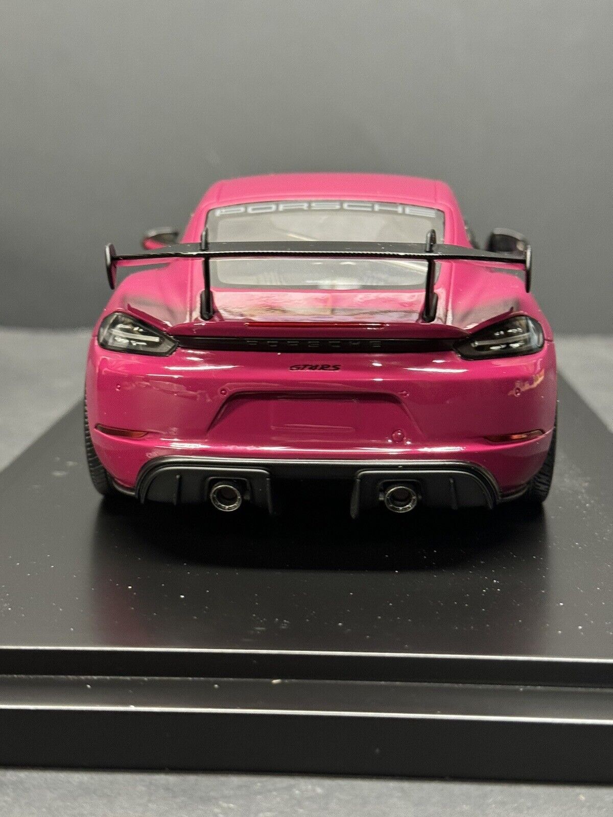 Porsche 718 GT4 RS Rubystone Red (982) w/ Display Case 1/18 Spark Dealer Edition